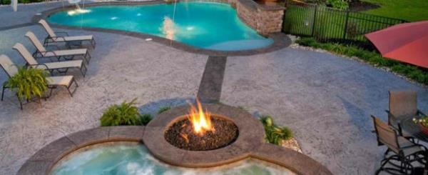 aménagement paysager jardin piscine et cheminée