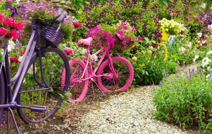 pomysły na projekt ogrodu kilka rowerów w ogrodzie