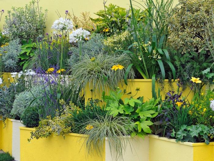 projektowanie ogrodu oszczędność miejsca na rabatach sadzenie kwiatów