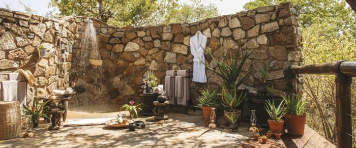 idées de jardin douche mur de pierre solution luxueuse