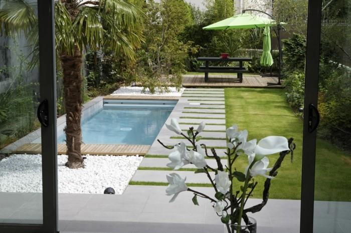 idées jardin petite piscine et pierres décoratives