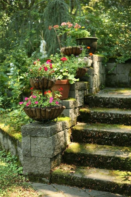 pomysły na ogród z doniczkami urocze i romantyczne