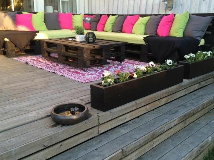meble ogrodowe drewniane palety euro pomysły na majsterkowanie kolorowe poduszki do rzucania