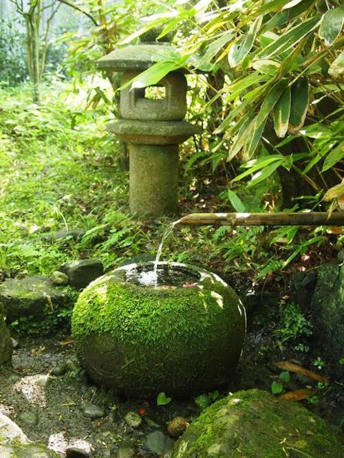 idées de meubles de jardin forme artistique eau