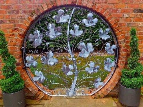 idées de meubles de jardin mur de briques mur clôture déco motif floral