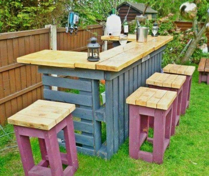 meubles de jardin en palettes tabourets de bar