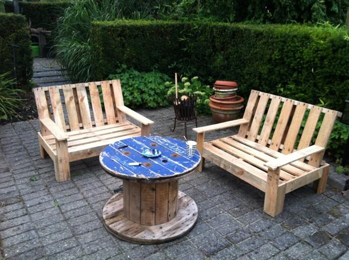 salon de jardin en palettes table banc d'angle