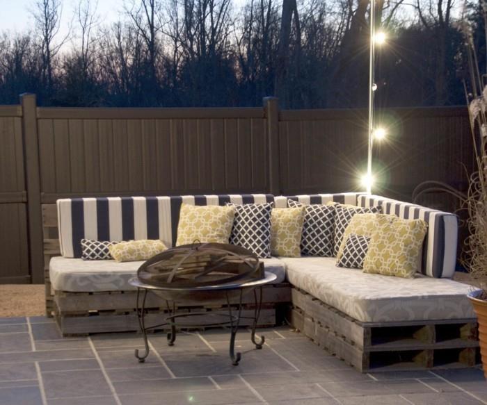salon de jardin en palette banc d'angle