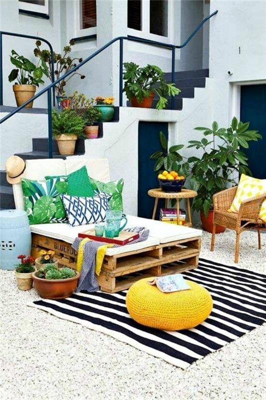 meubles de jardin en palettes de couleurs