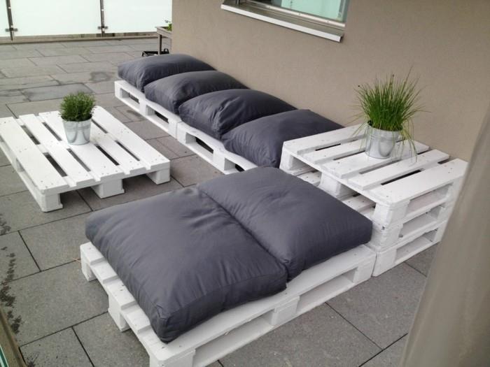 salon de jardin en palettes blanc