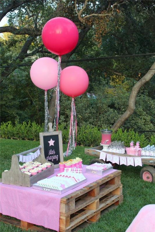 dekoracje na przyjęcie w ogrodzie pomysły na dekoracje ogrodowe paleta meble balony