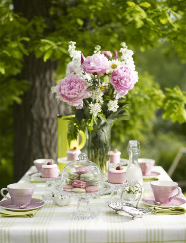 dekoracje na przyjęcie ogrodowe pomysły na dekorację stołu kwiaty pomysły na dekoracje ogrodowe