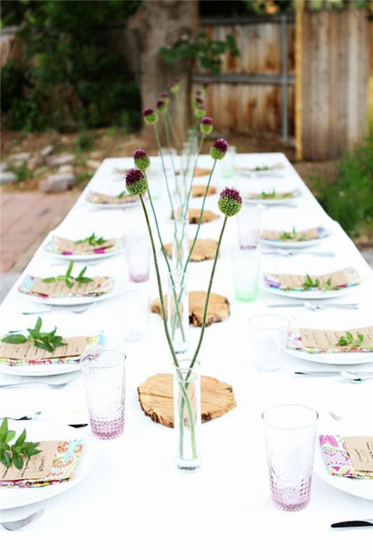 dekoracje na przyjęcie w ogrodzie biały obrus wazon na kwiaty pomysły na ogród