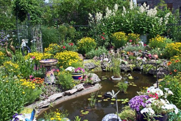 Créez un beau bassin de jardin avec des plantes colorées