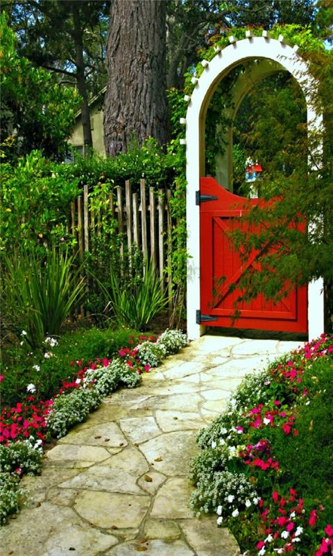 projekt drzwi ogrodowych czerwona biała ramka piękna ścieżka ogrodowa