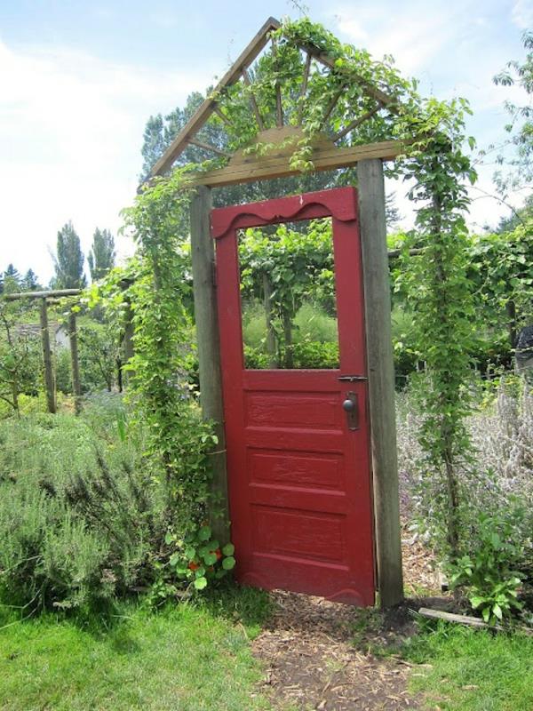 drzwi ogrodowe dekoracyjny projekt czerwony kolor