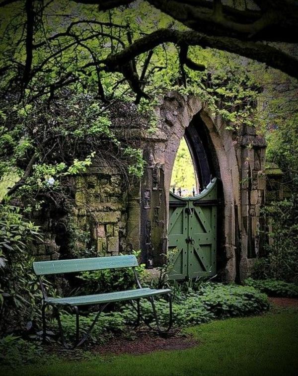 drzwi ogrodowe w stylu gotyckim projektowanie ogrodu