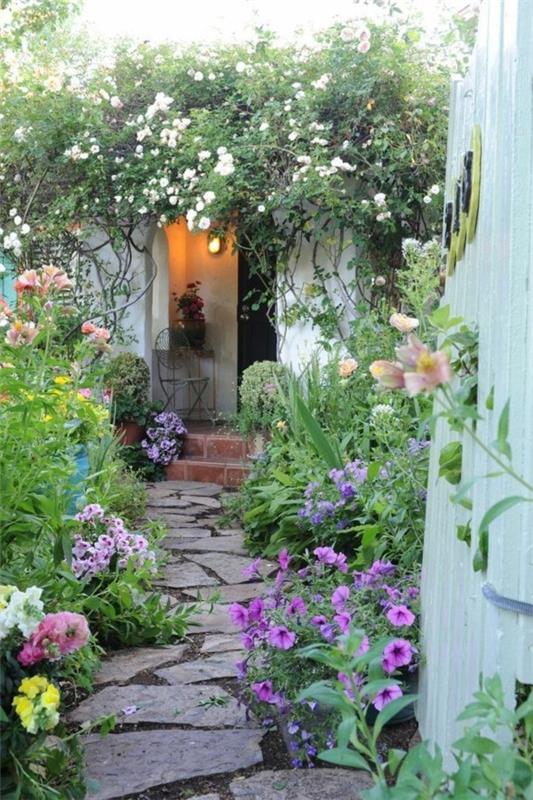 idées de chemin de jardin chemin de pierre naturelle fleurs fraîches