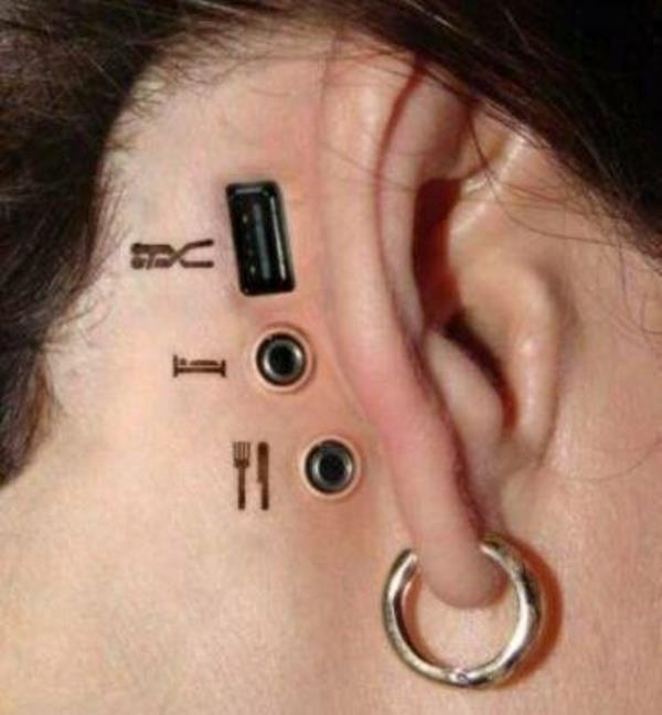 Tatouages ​​3D derrière l'oreille