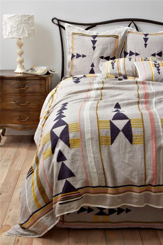 dormir sain linge de lit coloré plancher en bois confortable zone de couchage