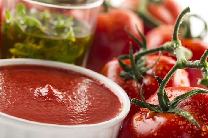 zdrowa żywność przygotowywanie przecieru pomidorowego zdrowsze