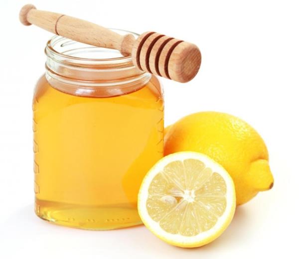 eau saine au citron et au miel