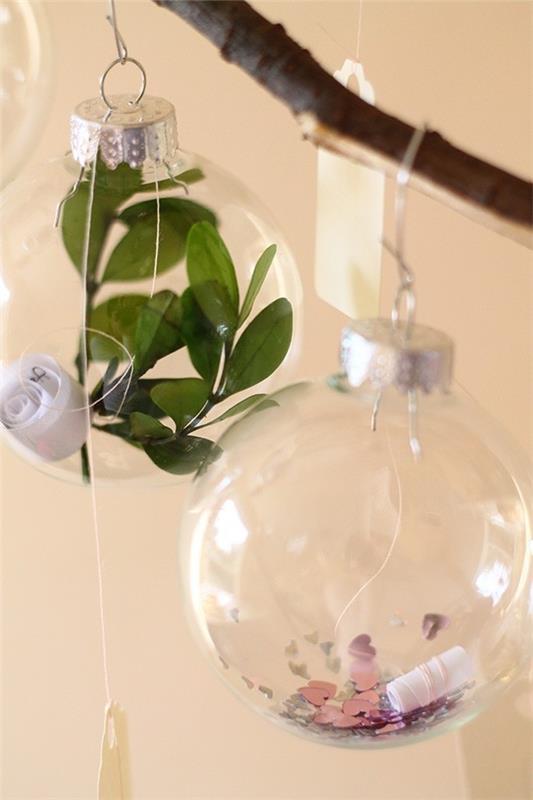 boules de verre avec des idées de noël d'oie de la nature