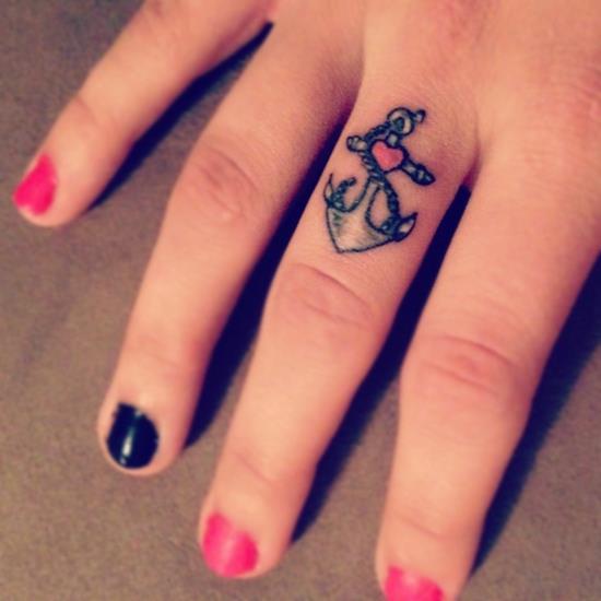 foi amour espoir tatouage doigt femmes