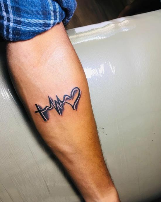 croyance amour espoir tatouage avant bras ombre technique
