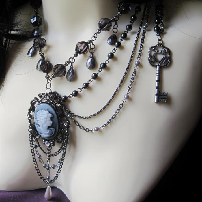 gotycki naszyjnik z kamieniami wiktoriańskimi klucz