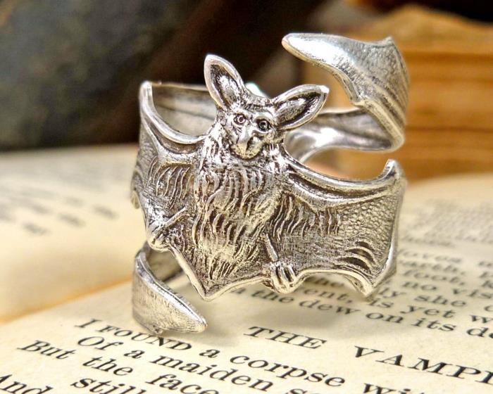 gotycka biżuteria z litego srebrnego pierścienia nietoperza