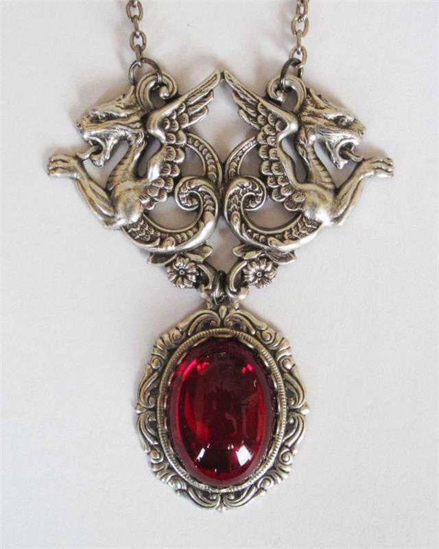 gotycka biżuteria czerwony kamienny smok srebrny