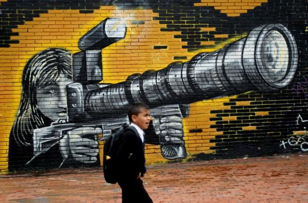 art du graffiti bogota colombie tireur d'élite