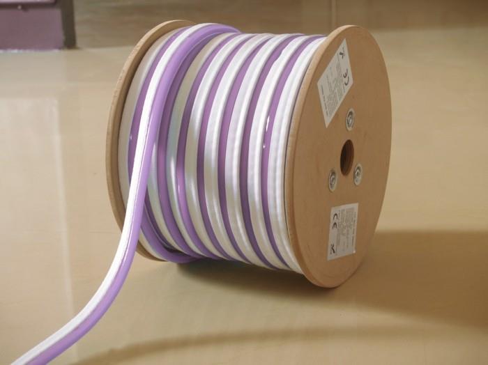 wąż ogrodowy z bębnem kablowym w kolorze fioletowym i białym