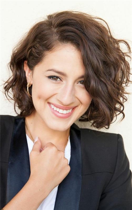 conseils de soins des cheveux beaux cheveux boucles courtes