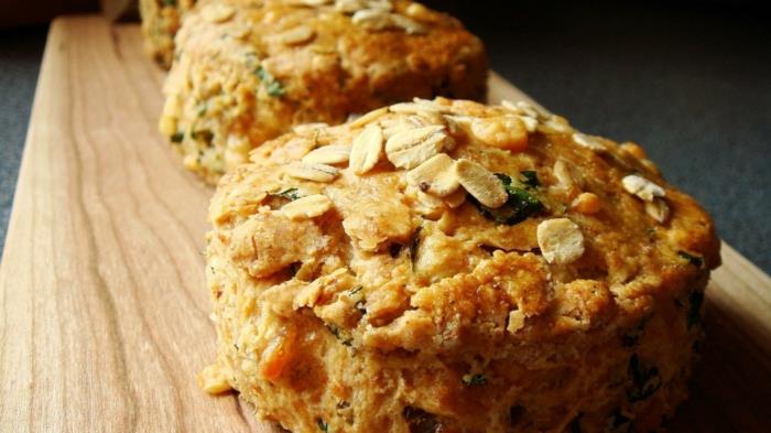 Idées de petit-déjeuner flocons d'avoine sains faire cuire du pain sur un bâton