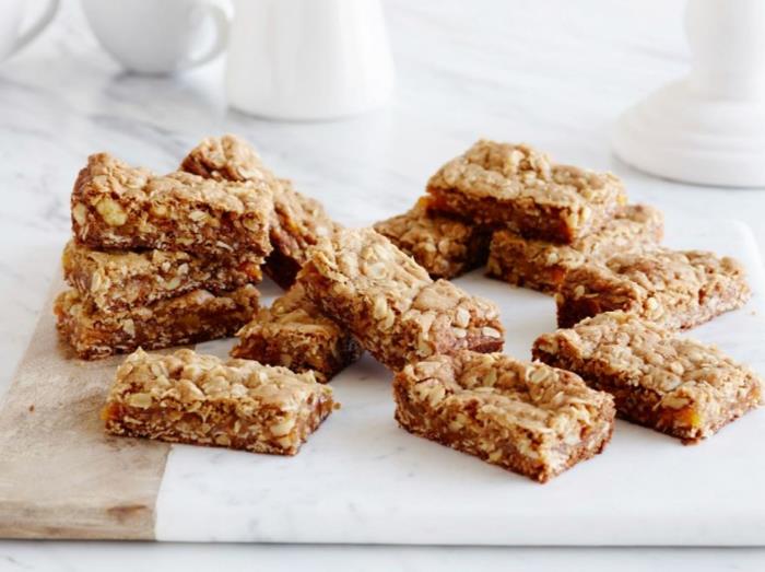 Idées de petit-déjeuner sains flocons d'avoine sucettes biscuits myrtilles chia cut