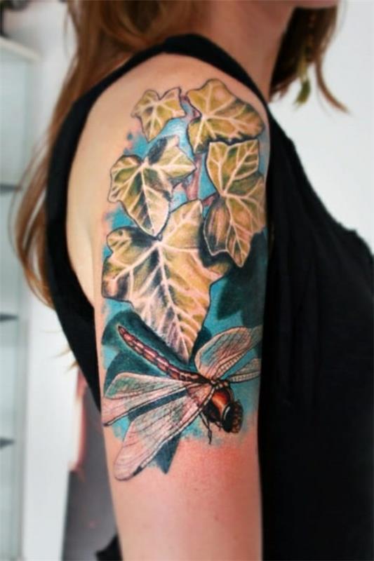 Idées de tatouage à demi-manche pour les femmes avec du lierre et de la libellule