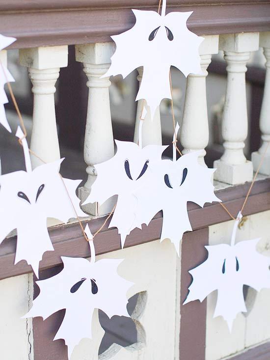 idées d'artisanat d'halloween guirlande en papier feuilles fantômes