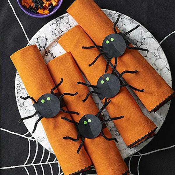 faites vous-même la décoration d'halloween avec des serviettes pliantes amusantes