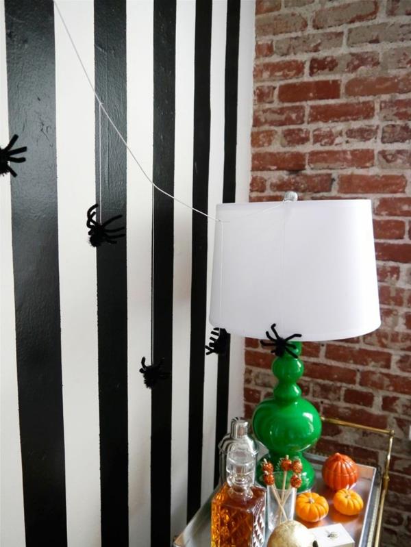 décor d'halloween faisant un mur de rayures