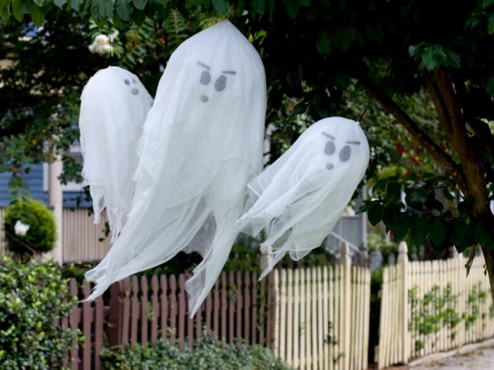 Les décorations d'Halloween font vous-même de petits fantômes