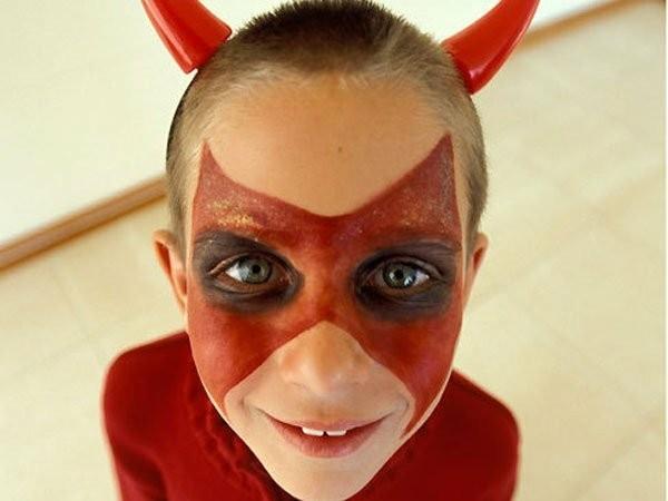 Halloweenowe twarze makijaż diabła
