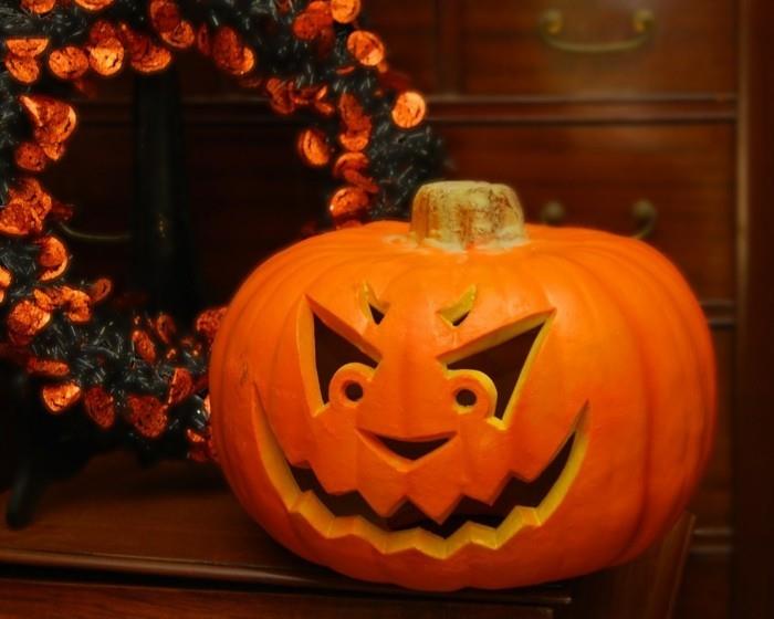 Halloweenowe pomysły na rzeźbienie dyni na straszną imprezę