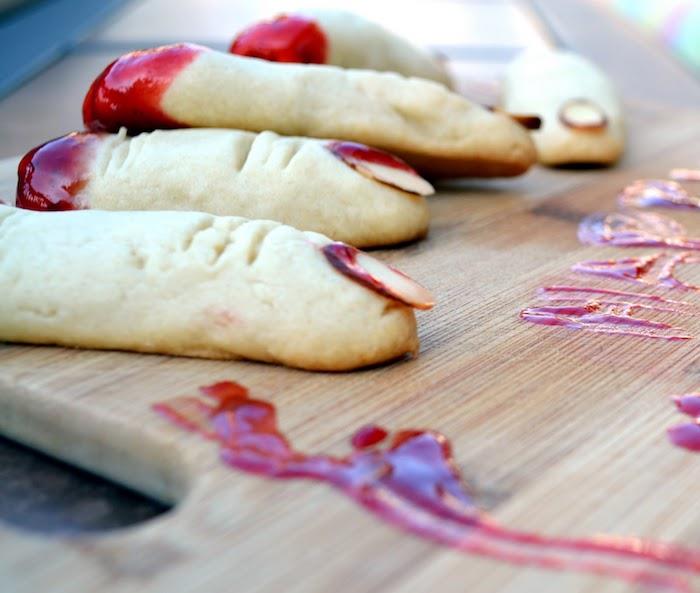 Halloweenowe przepisy na przyjęcie wiedźmy pieczenie palców