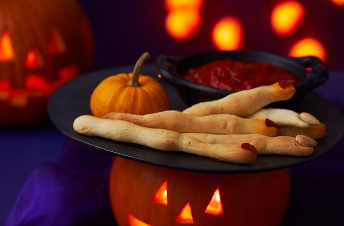 Halloweenowe praty przepisy paluszki wiedźmy pieczenie ciasta dyniowego migdały