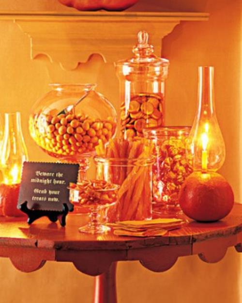 halloweenowe świeczniki do dekoracji stołu wykonane z mini dyni