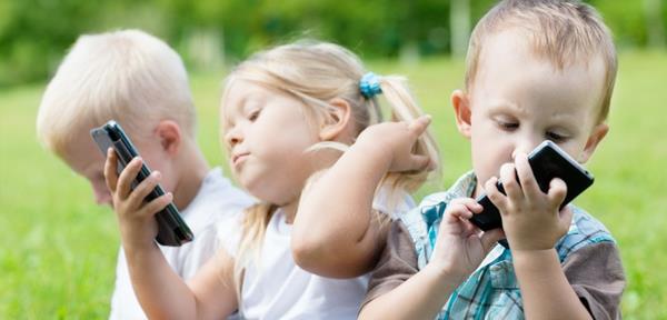 Walcz z uzależnieniem od telefonów komórkowych u dzieci