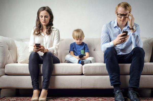 uzależnienie od telefonu komórkowego zaburzona komunikacja rodzina