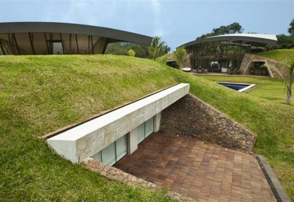 maisons à flanc de colline garages comme maison hobbit